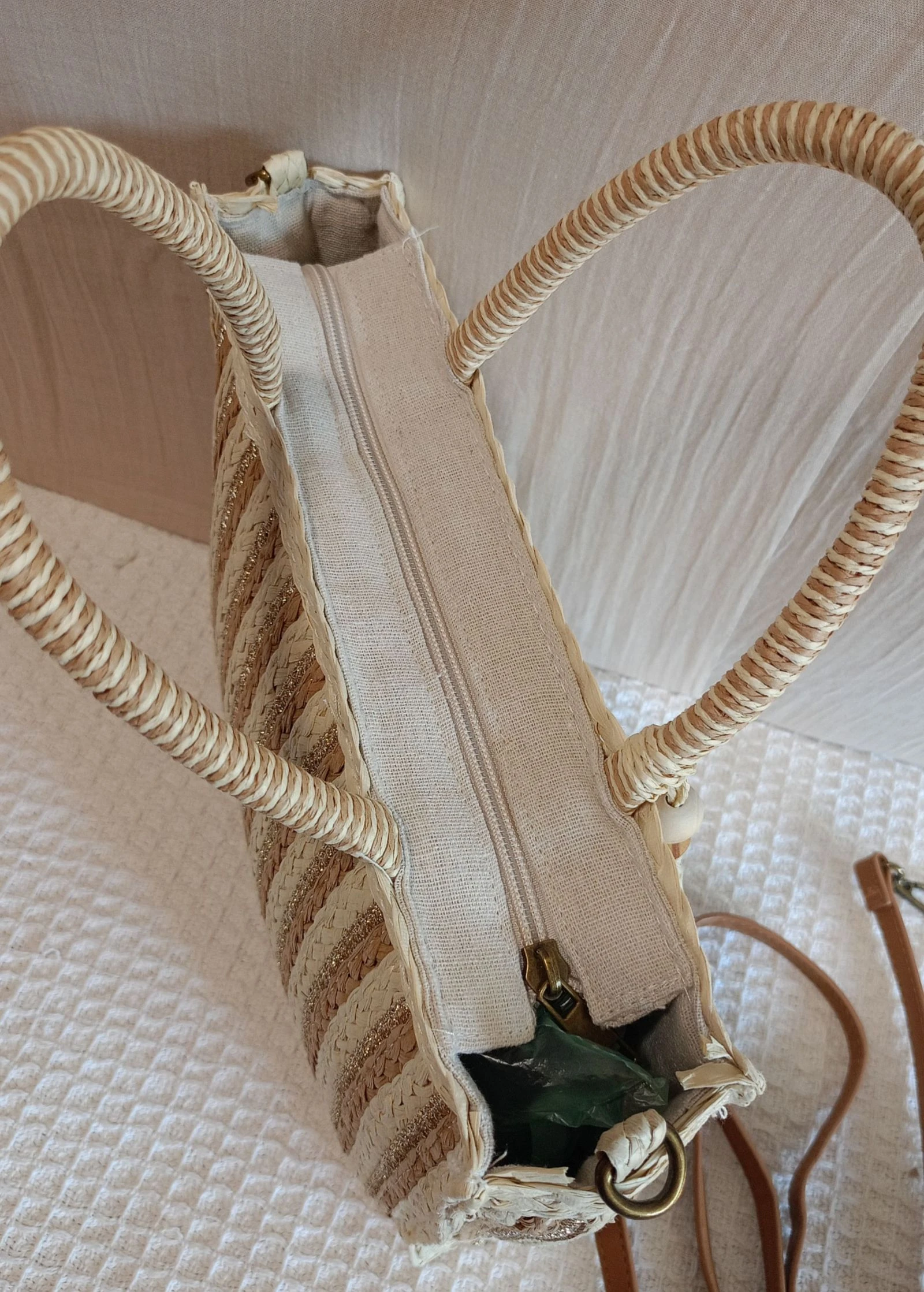 Beige witte gestreepte rotan tote tas met gouden details – photo 5